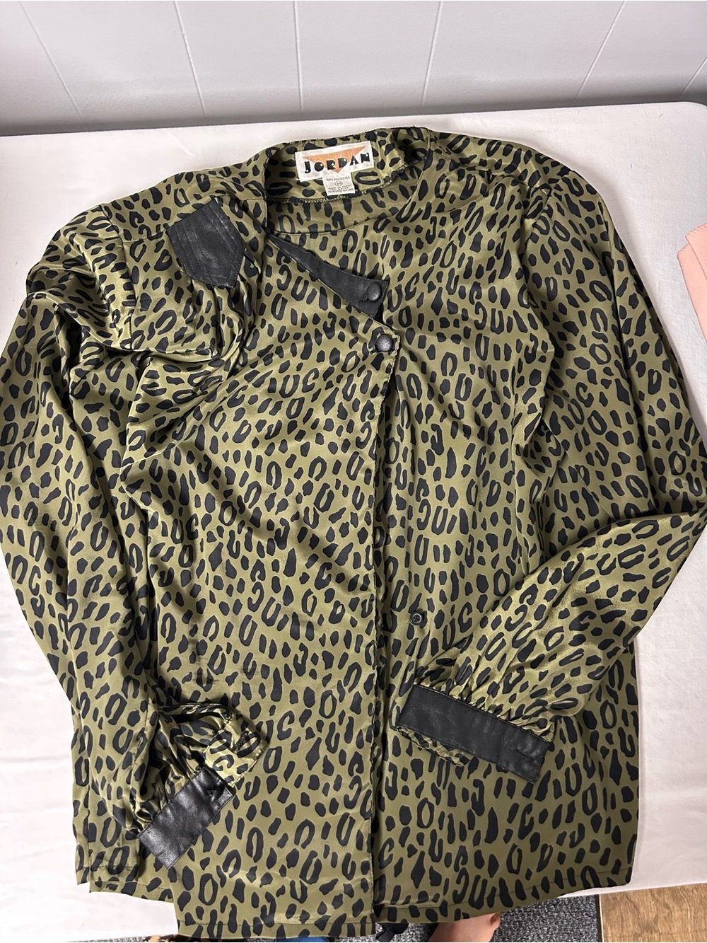 Vintage Jordan Olive Green Leopard and leather print 9/10